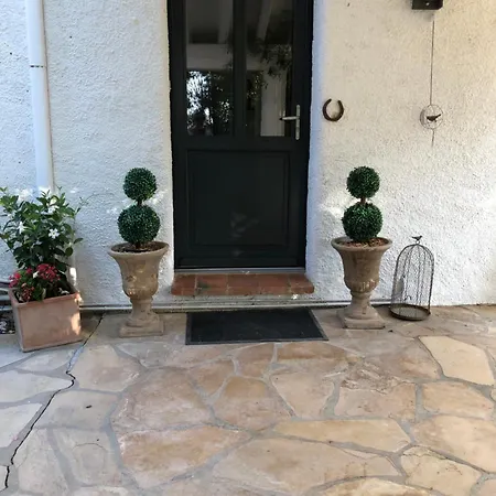 Bed & Breakfast Domaine Les Vinyes Pollestres